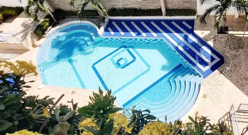 Apto moderno con piscina cerca a la playa